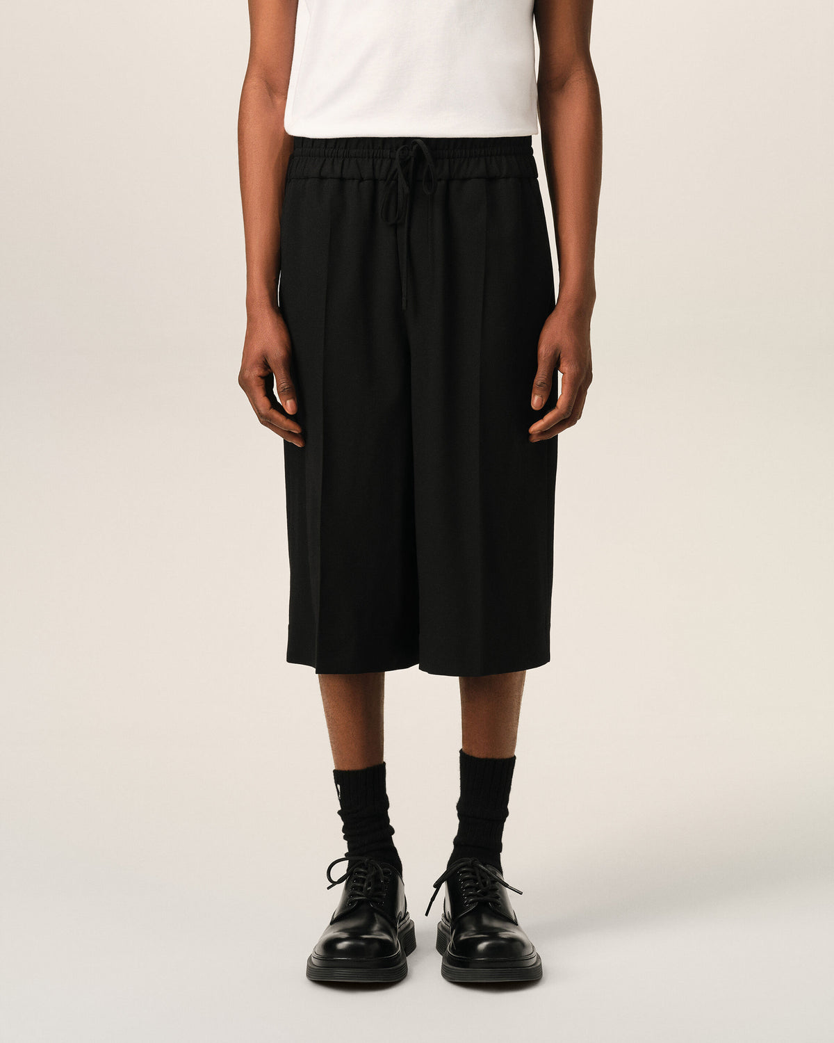 Black large elasticated wool bermuda shorts - 3