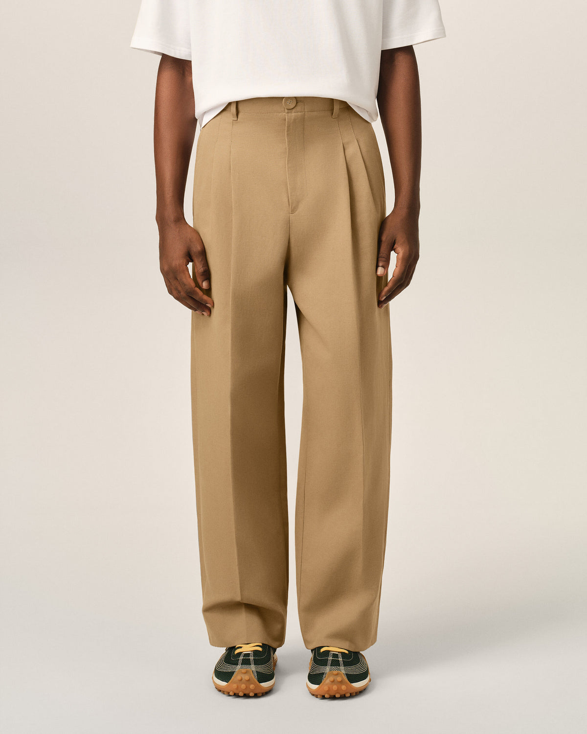 Pantalón carrot fit de talle alto en algodón y lino beige - 3