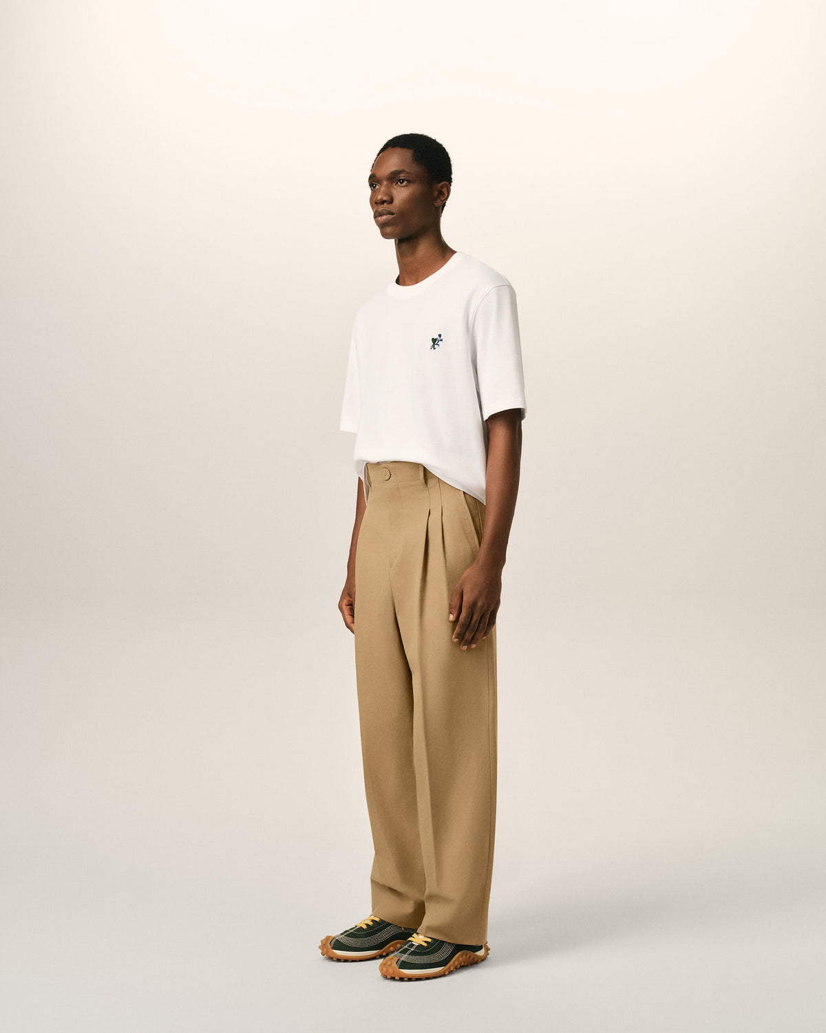 Pantalón carrot fit de talle alto en algodón y lino beige - 6