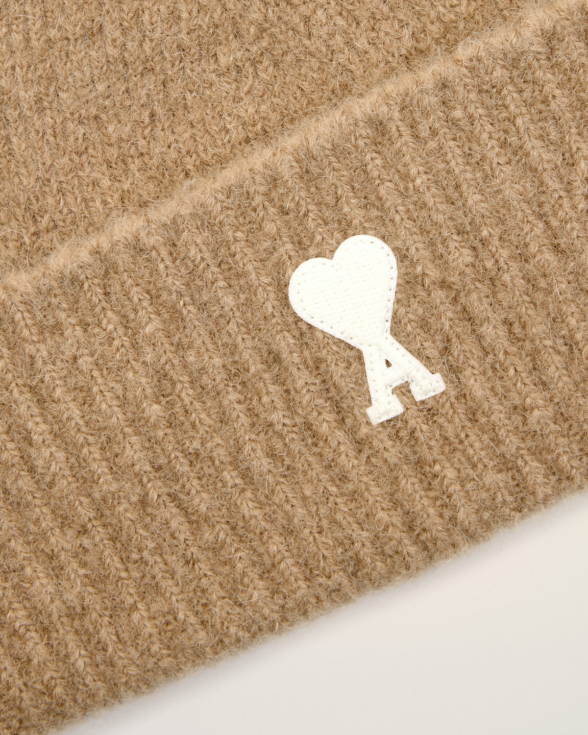 Ami de Coeur Beanie aus beigem Alpaka - 9
