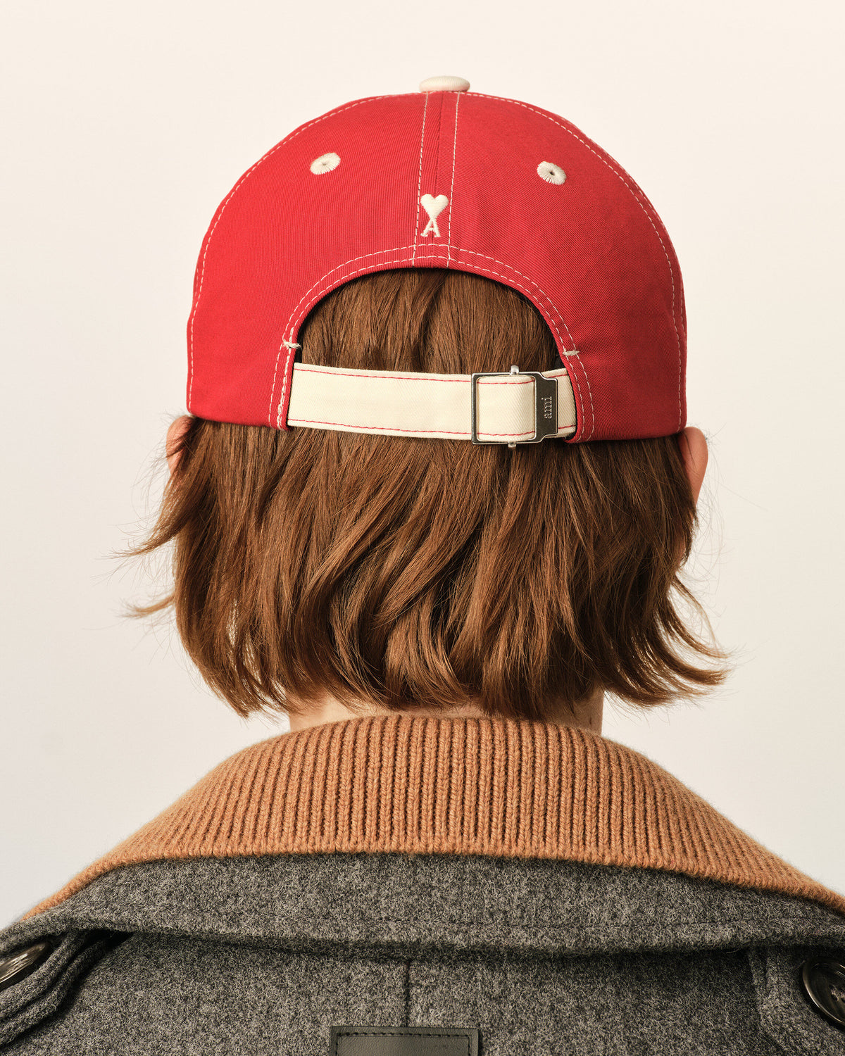 Cappellino in cotone rosso e bianco con ricamo Ami Paris - 13