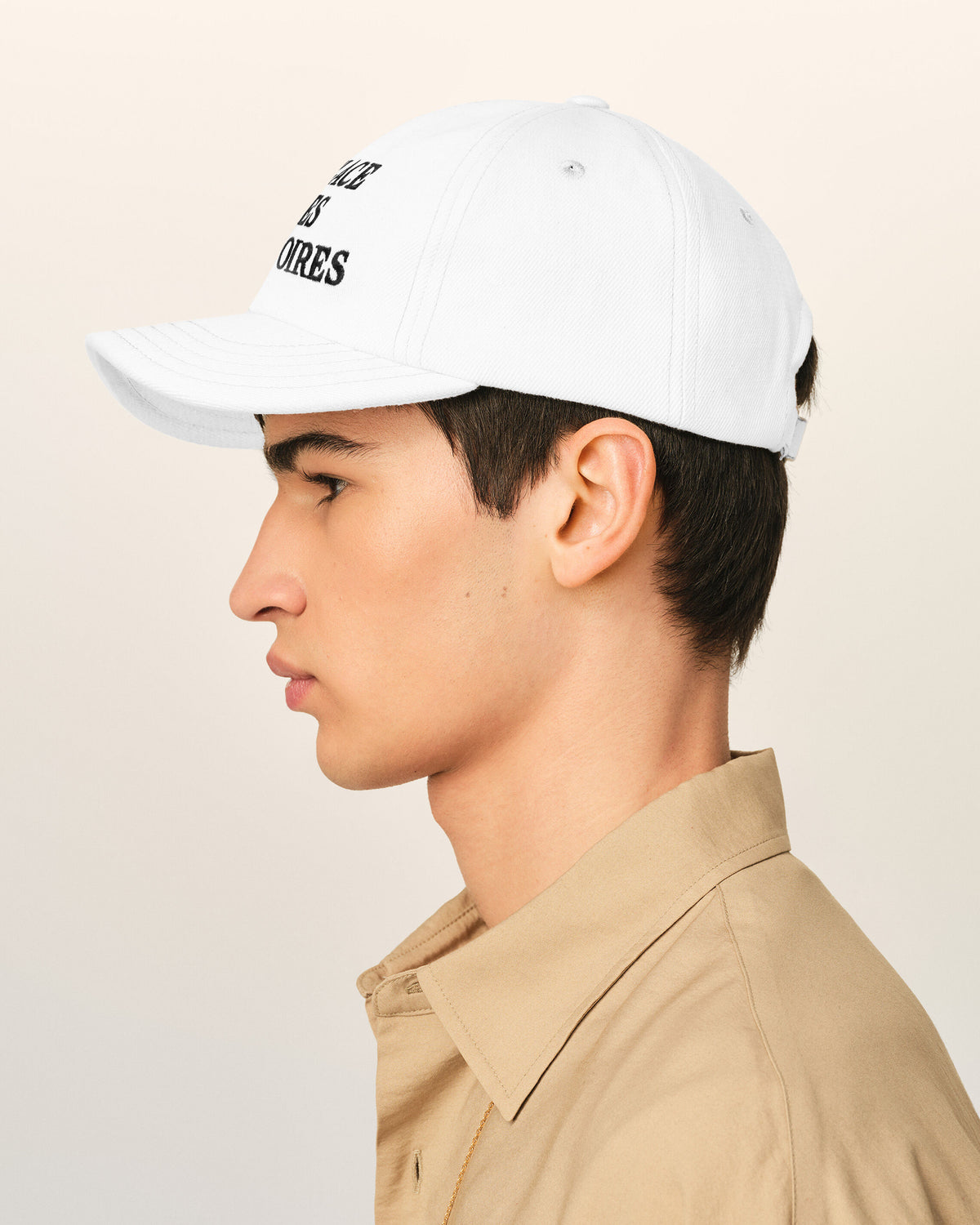 Gorra blanca de algodón con estampado "Place des Victoires" - 5