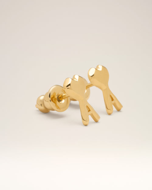 Pendientes Ami de Cœur martillados de latón dorado - 1 - Ami Paris