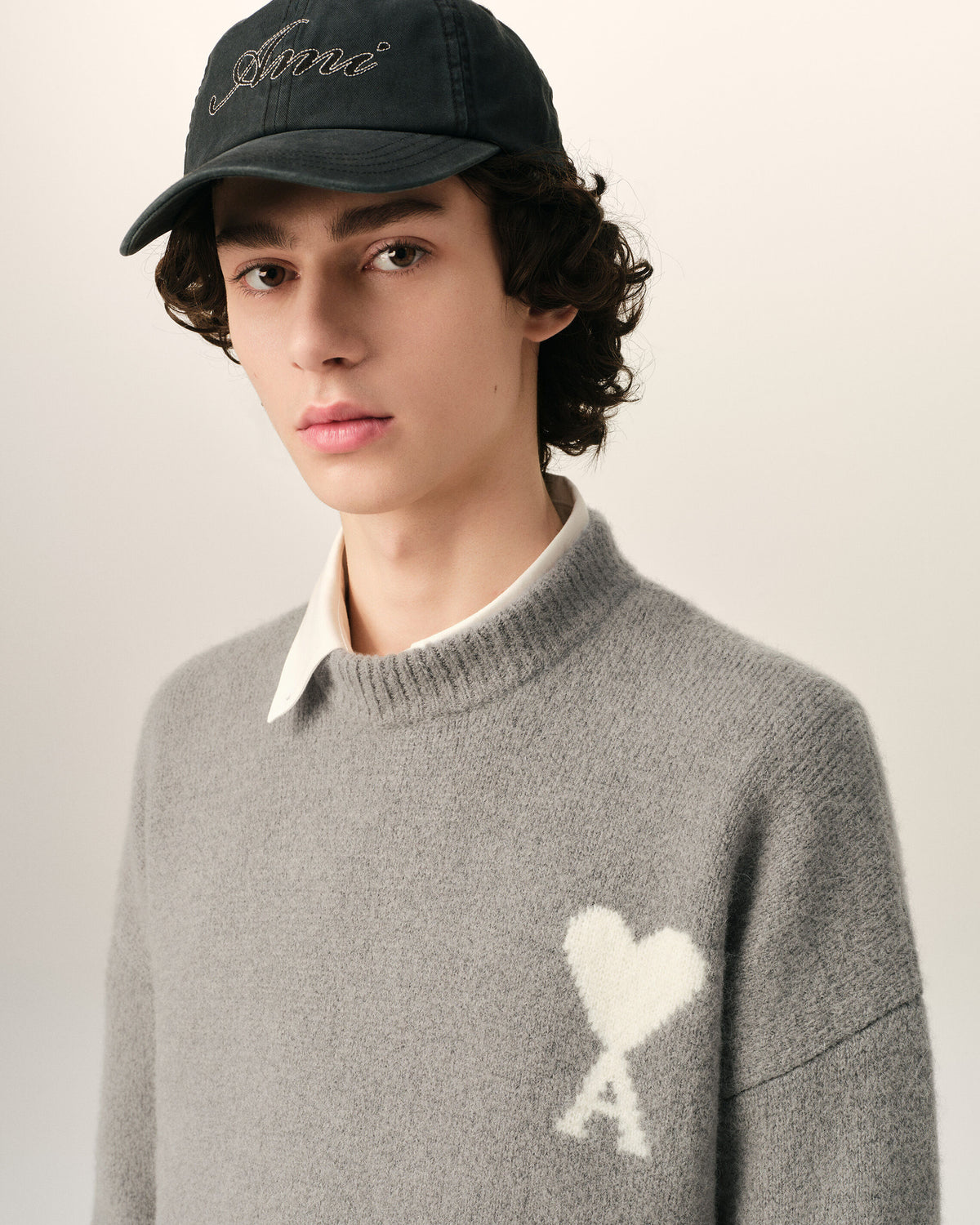 Grey crewneck alpaca sweater with Ami de Coeur - 4