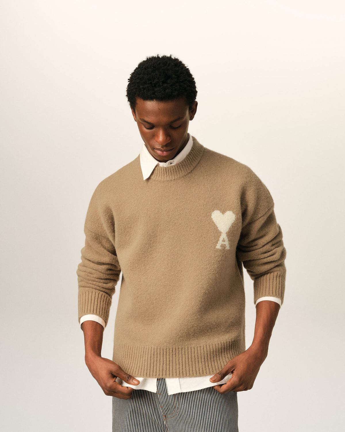 Beige crewneck alpaca sweater with Ami de Coeur - 2