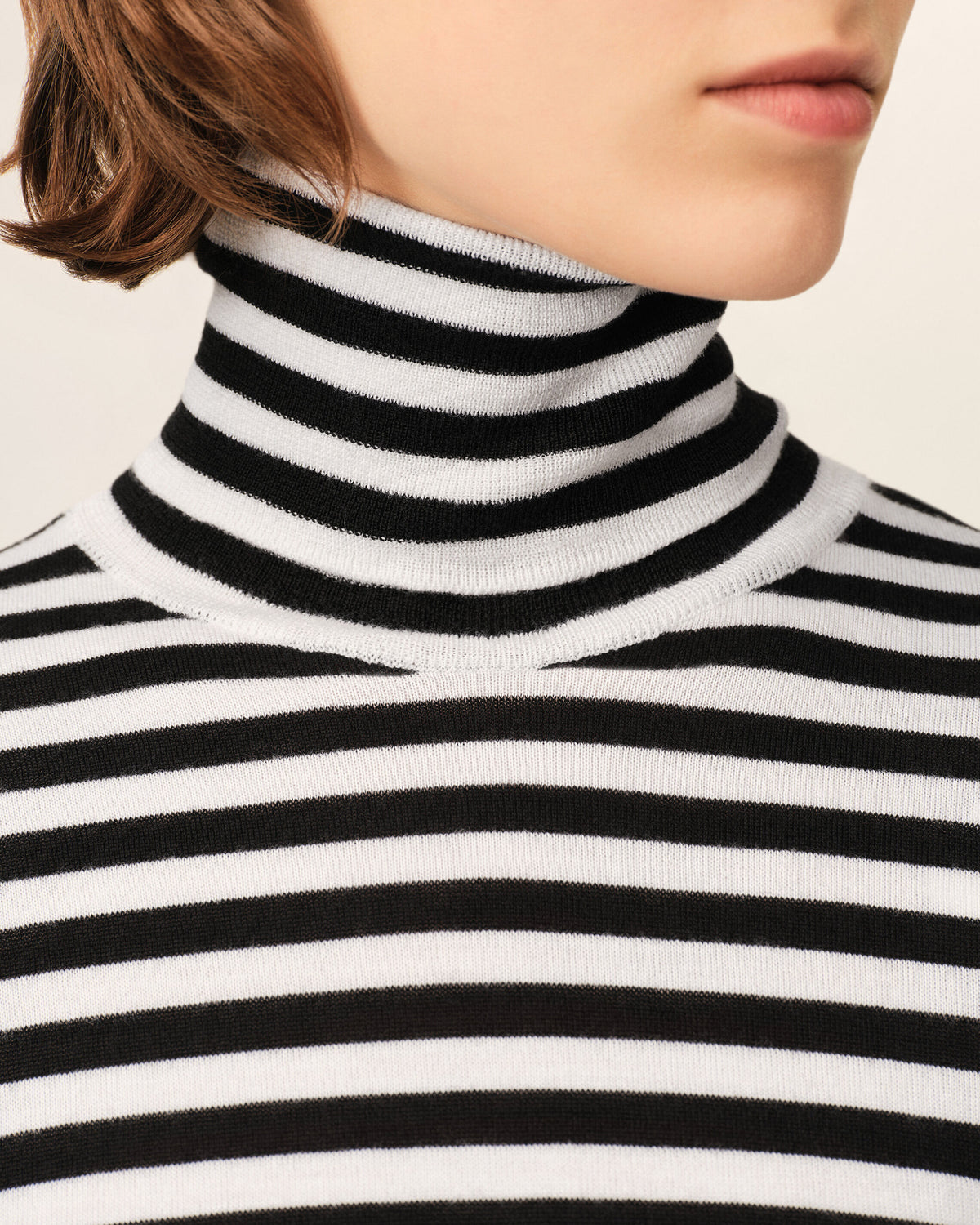 Jersey marinero blanco de lana y seda con cuello alto - 10