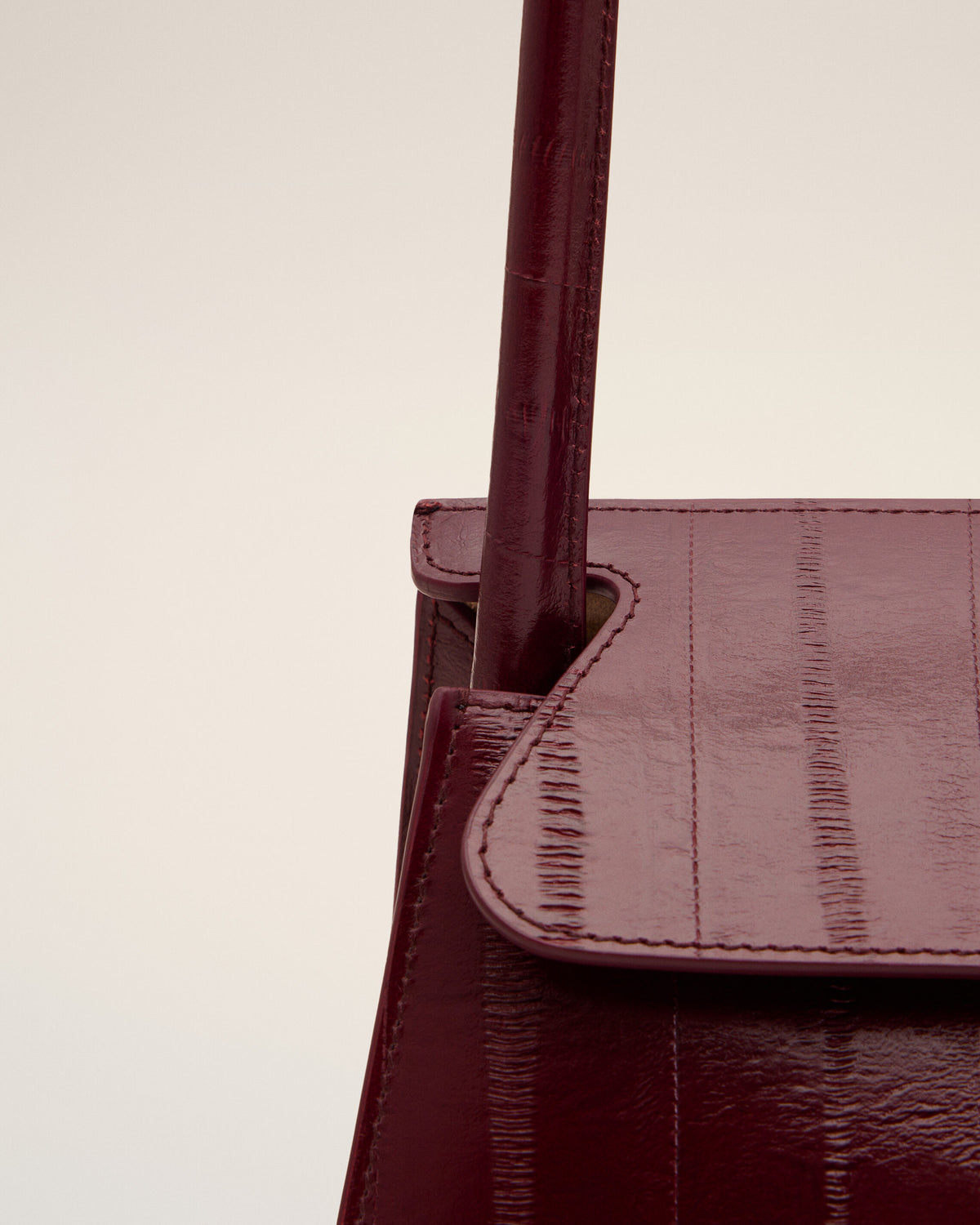 Bolso Mimi pequeño de piel de becerro burdeos - 11