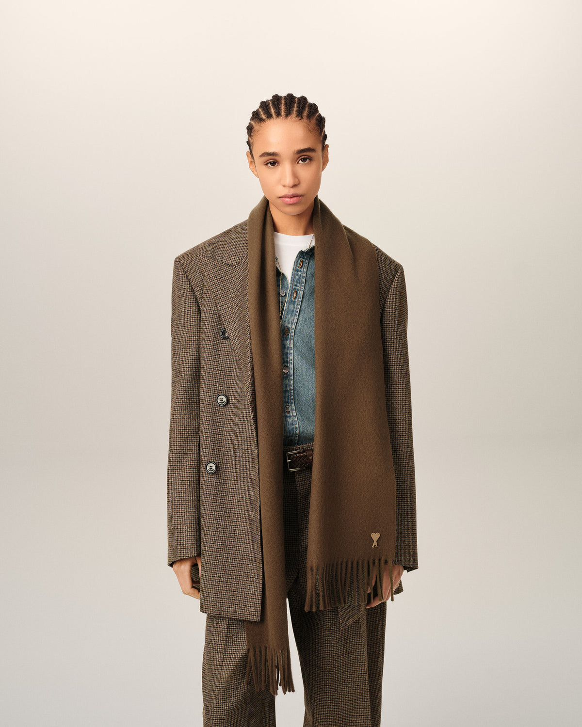 Ami de Coeur Schal aus brauner Wolle mit Patch - 5