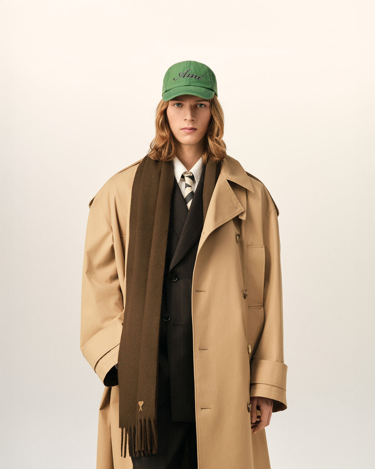 Ami de Coeur Schal aus brauner Wolle mit Patch - 2