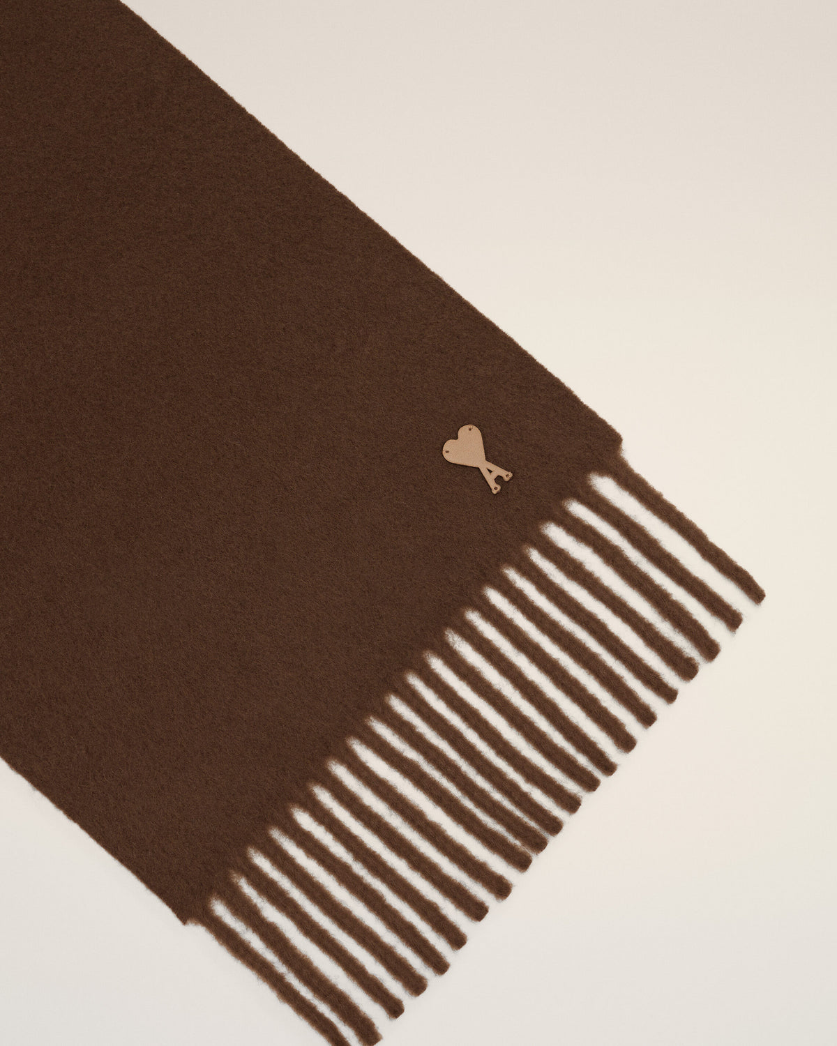 Ami de Coeur Schal aus brauner Wolle mit Patch - 6
