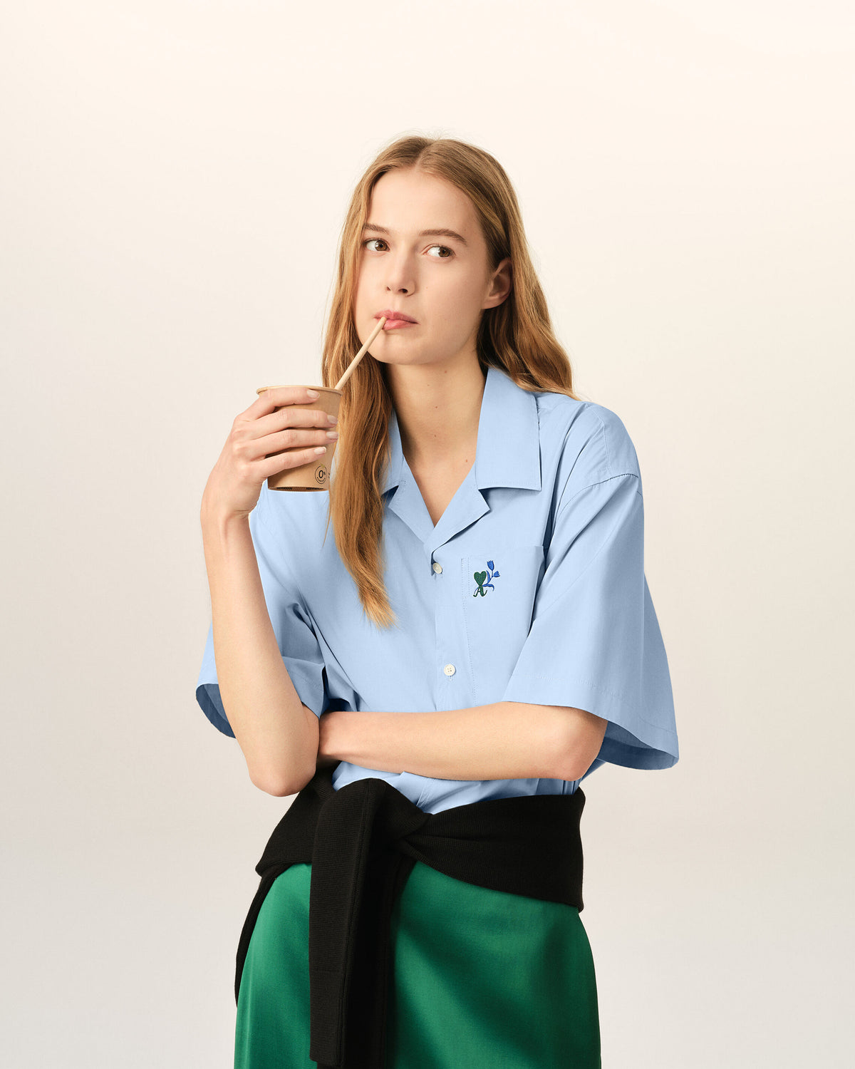 Blue boxy cotton short-sleeve shirt with Ami de Coeur tulip - 8