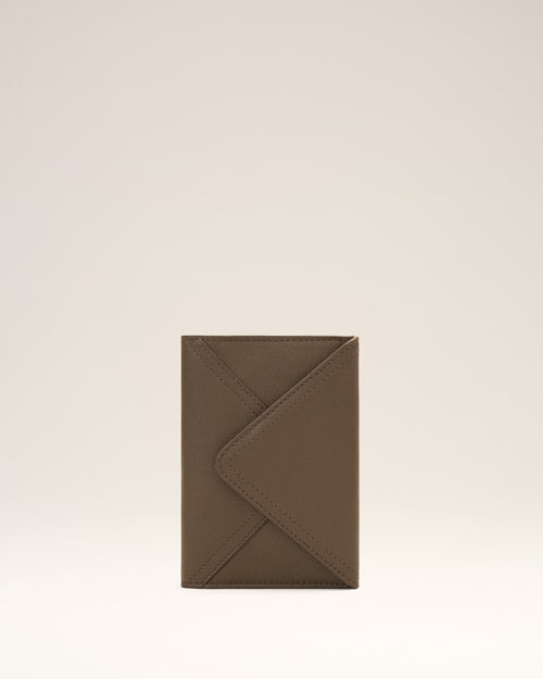 Porte passeport enveloppe Etienne marron en cuir de taurillon - Femme - 4 - AMI Paris - Ami Paris