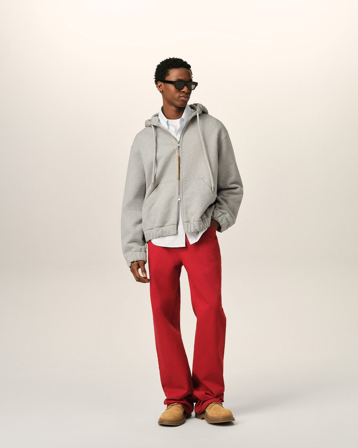 Grauer Hoodie aus Baumwolle mit Reißverschluss und Heritage Ami Paris Etikett - 3