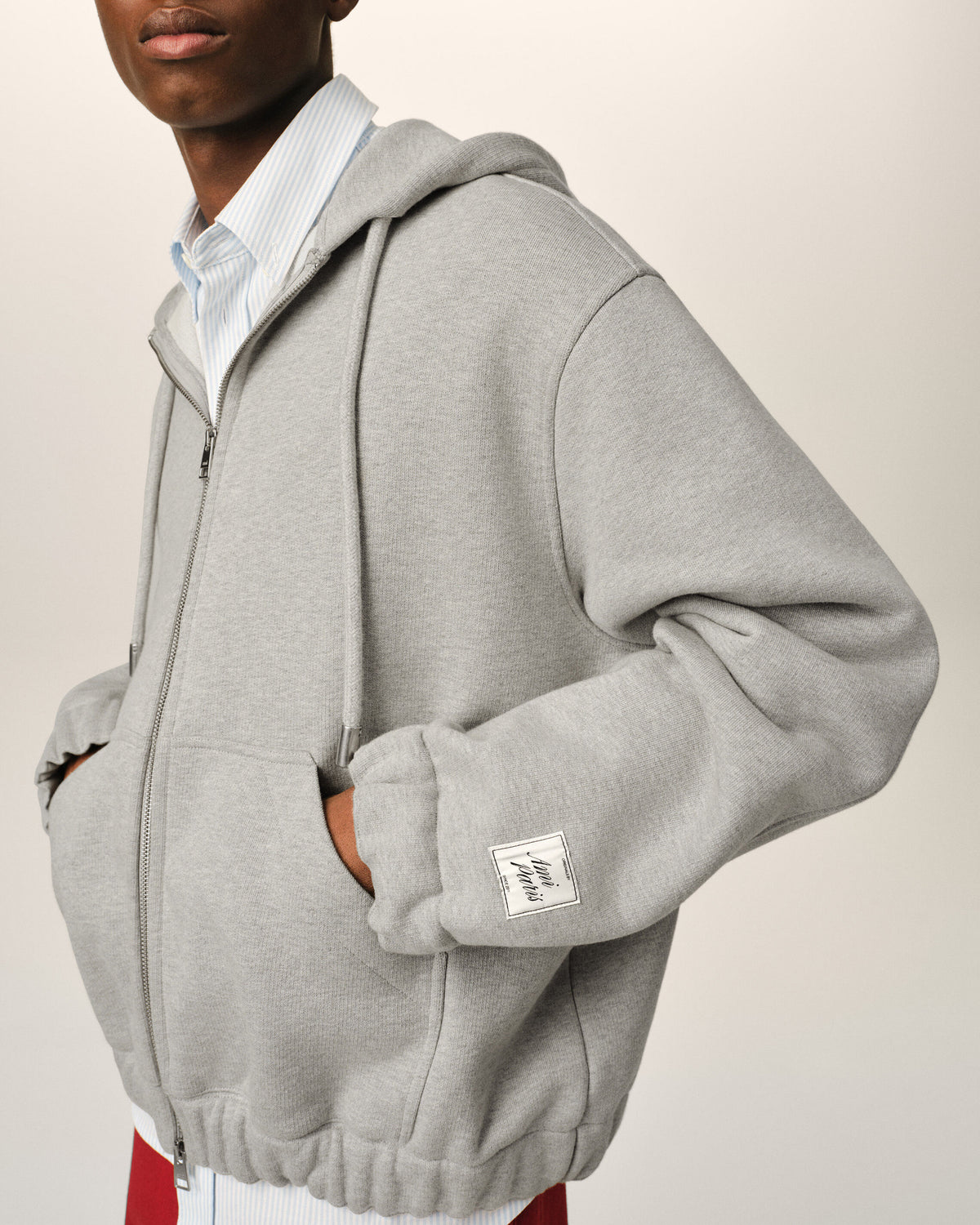 Grauer Hoodie aus Baumwolle mit Reißverschluss und Heritage Ami Paris Etikett - 4